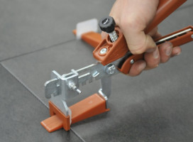 Системы выравнивания плитки и ревизионные люки