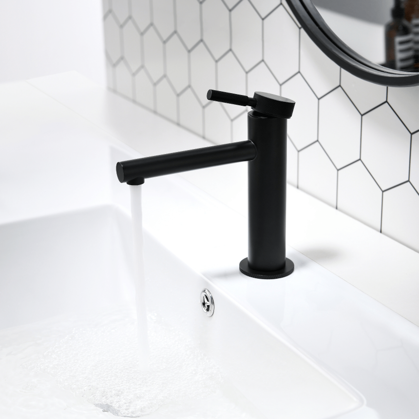 Смеситель для раковины LUSSO Modern M-size Black