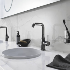 32628A01 Смеситель для раковины GROHE Essence New с донным клапаном, L-Size, темный графит глянец